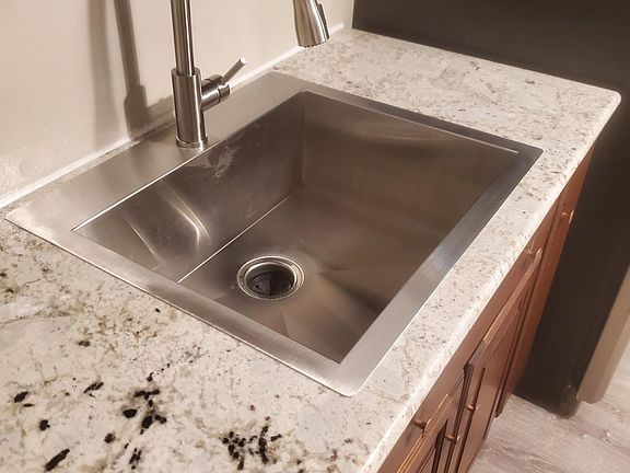 3rd image of 80 Hartwell Rd Floor 2