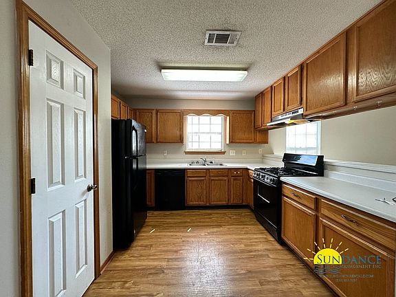 5th image of 1627 Campbell Dr W