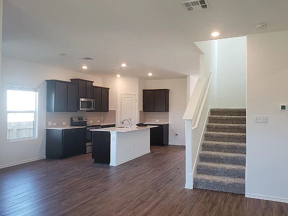 4th image of 304 Montego St
