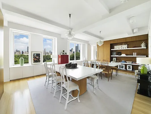 Sold by Sotheby's International Realty | media 3