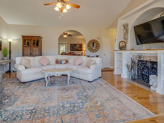 5th image of 160 Sunnyfield Dr