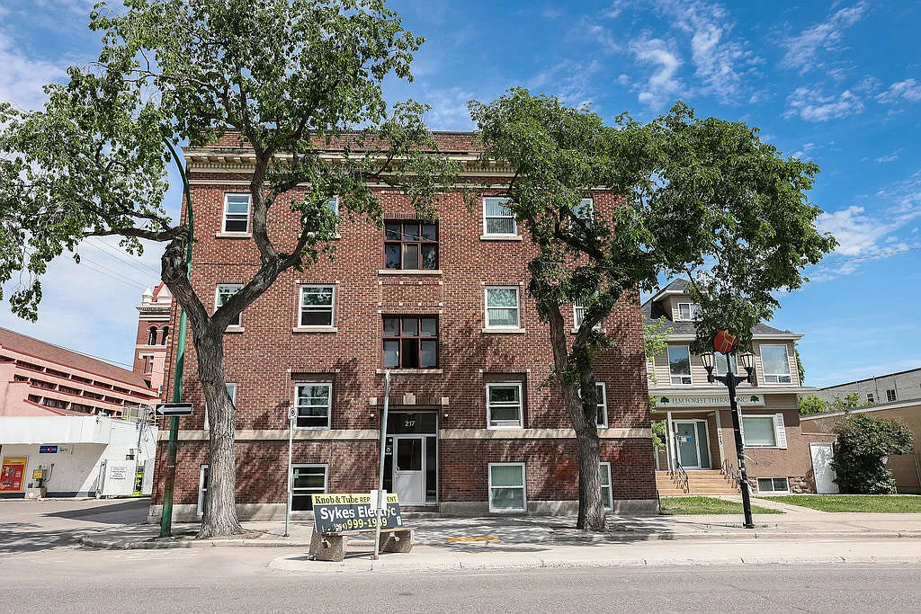 Sparling Apartments — Photo 2