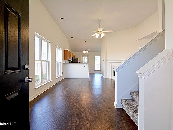 3rd image of 756 W East Ross Pkwy