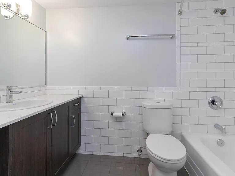 1955 Ashgrove St #402 — Photo 18