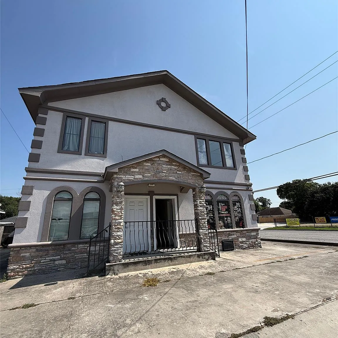 1 bed, 1.0 bath, 650 sqft, $950 — Photo 1