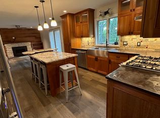 1009 Stanford Dr, Waunakee, WI 53597