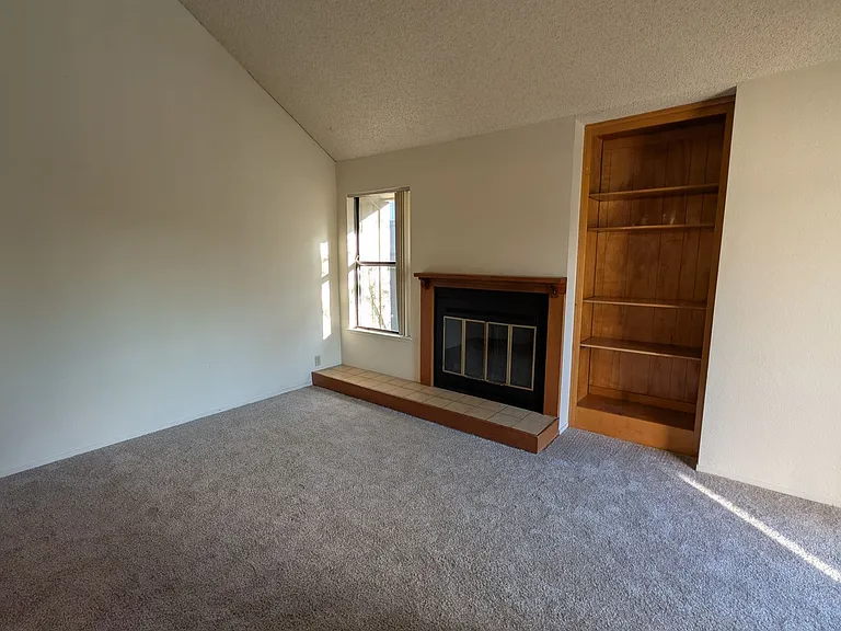 Eastlake Apartments — Photo 34