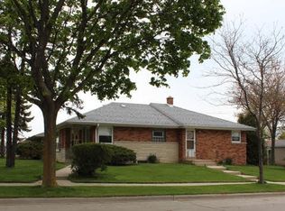 2526 W Carpenter Ave, Milwaukee, WI 53221
