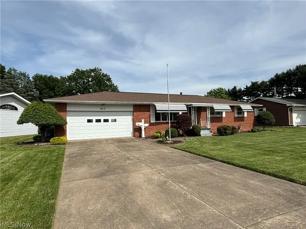 865 3rd St SE, New Philadelphia, OH 44663