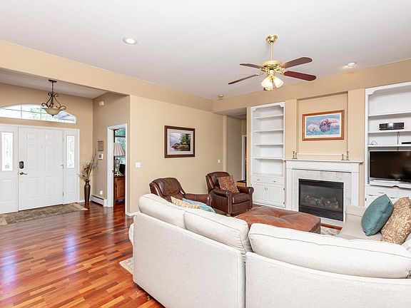 2nd image of 828 Bermuda Ct