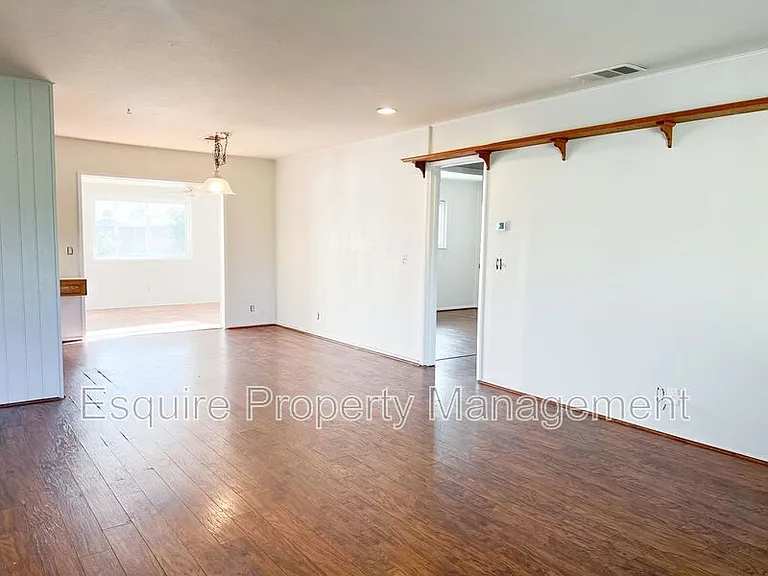 1016 Sespe Ave — Photo 3