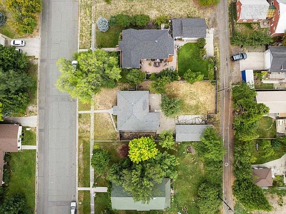 3rd image of 622 Cedar St
