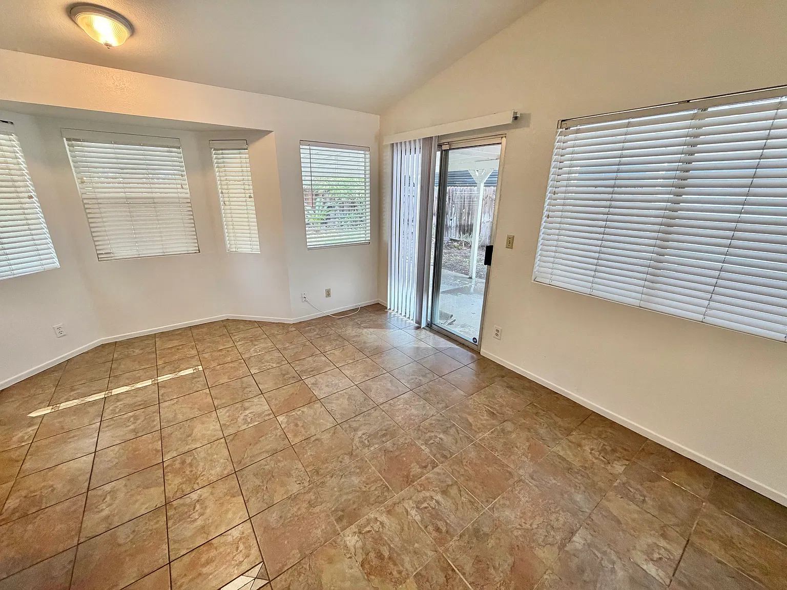 4 bed, 1524 sqft, $2,700 — Photo 4