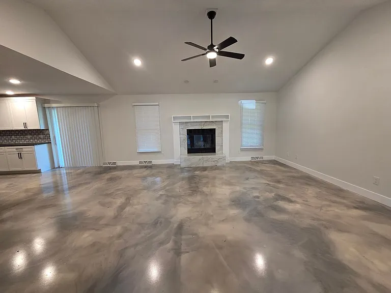 2301 Grant Ln — Photo 9