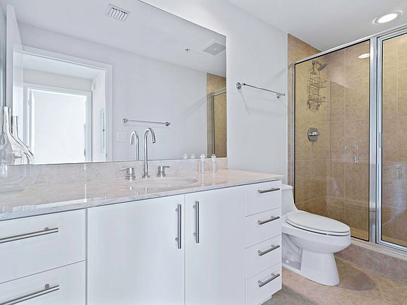 4th image of 550 Okeechobee Blvd APT 1423
