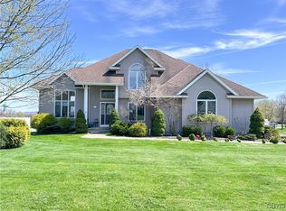114 Trails Xing, Whitesboro, NY 13492