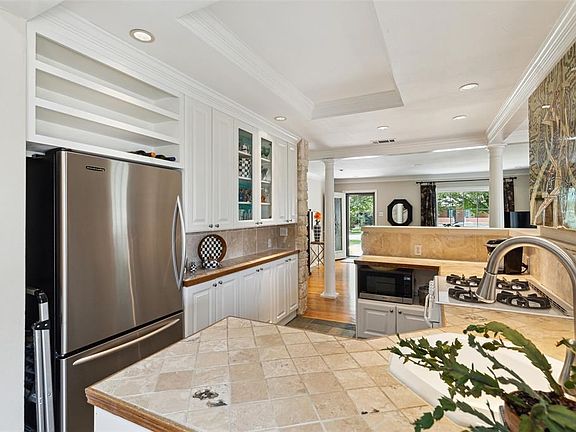 2nd image of 2207 Barberry Dr