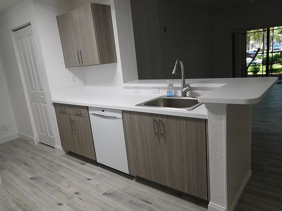 4th image of 2812 Grande Pkwy APT 102