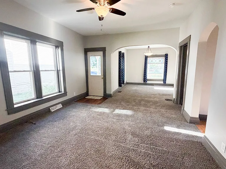 913 W Montgomery St — Photo 10