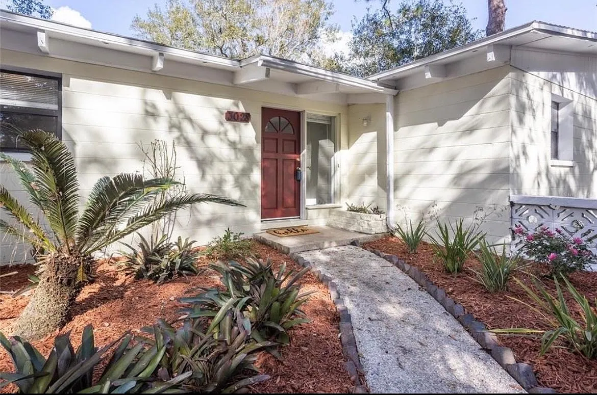 3028 NE 14th Dr — Photo 1