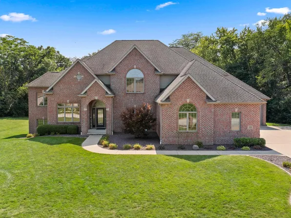 104 Fieldcrest Dr, East Peoria, IL 61611