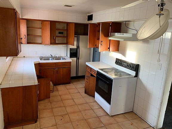 3rd image of 2311 E Mesquite Ave