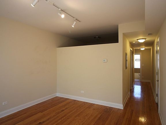 3rd image of 1150 W Balmoral Ave #1108-3