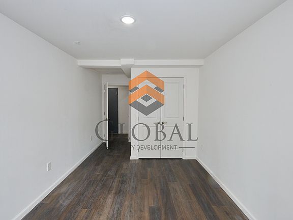 4th image of 811 Elsmere Pl #4A
