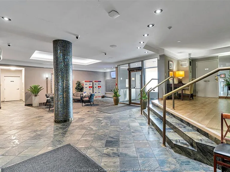 75 Riverside Dr E #1902 — Photo 29