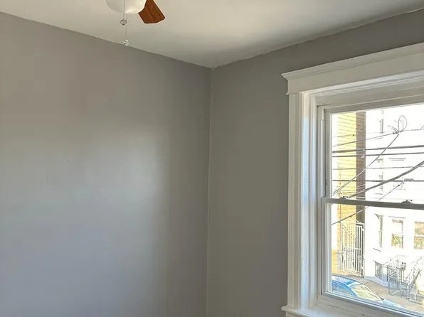 31 Gray Street image 14 of 15