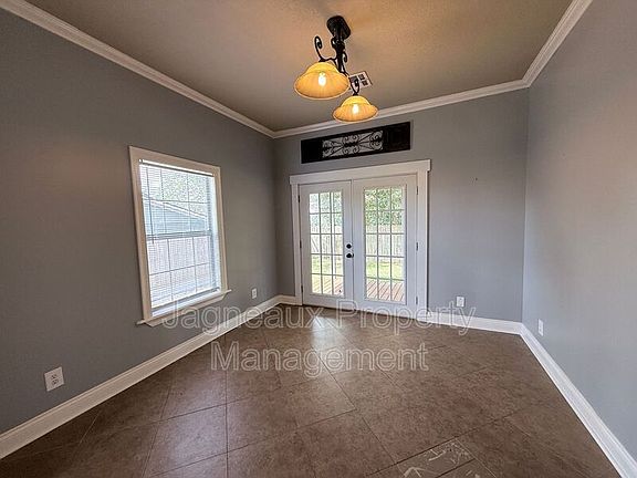 4th image of 450 Pearl St