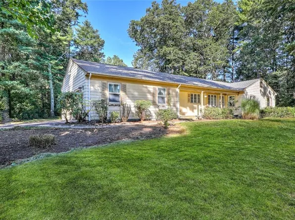 22 Louise F Luther Dr, Cumberland, RI 02864