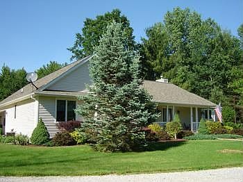 br Drive up the winding driveway with beauitful trees on each side..........and then, there is the HOUSE.