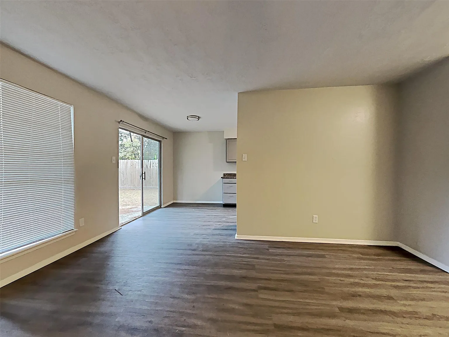3 bed, 1.5 bath, 1032 sqft, $1,495 — Photo 4