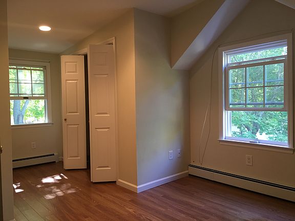 4th image of 172 Waverly Ave