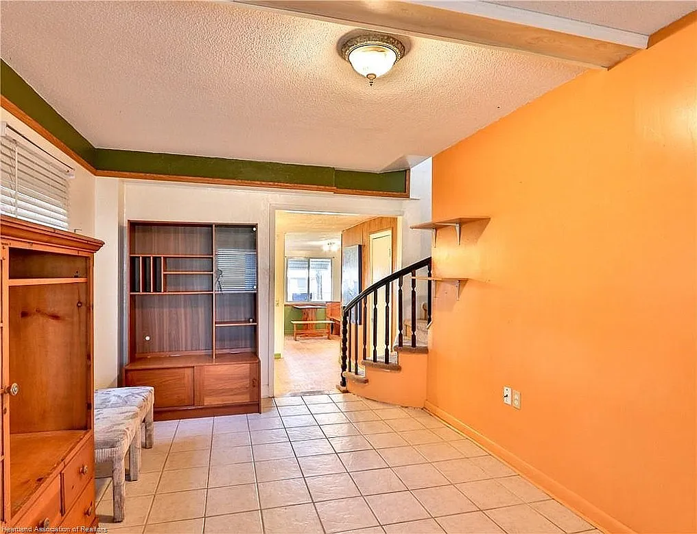 4 bed, 1998 sqft, $2,500 — Photo 2