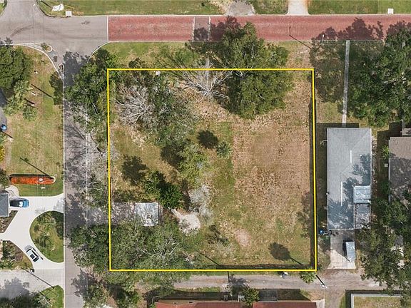 3rd image of 698 VILLAGRANDE AVENUE S