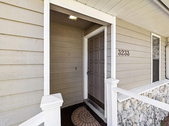 4th image of 3233 SE 26th Ct