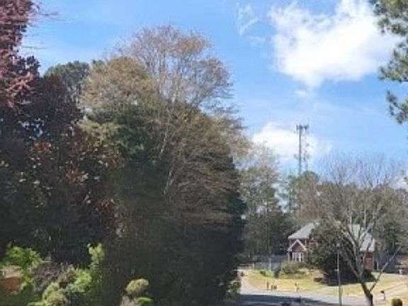 Exterior Neighborhood (street photo)