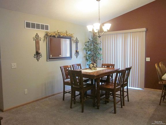 4th image of 2406 Blakemoore Dr