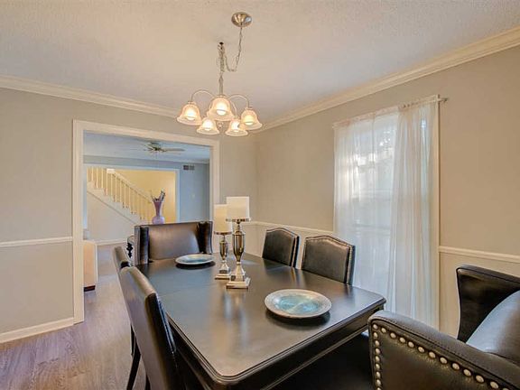 4th image of 3799 Windyke Dr