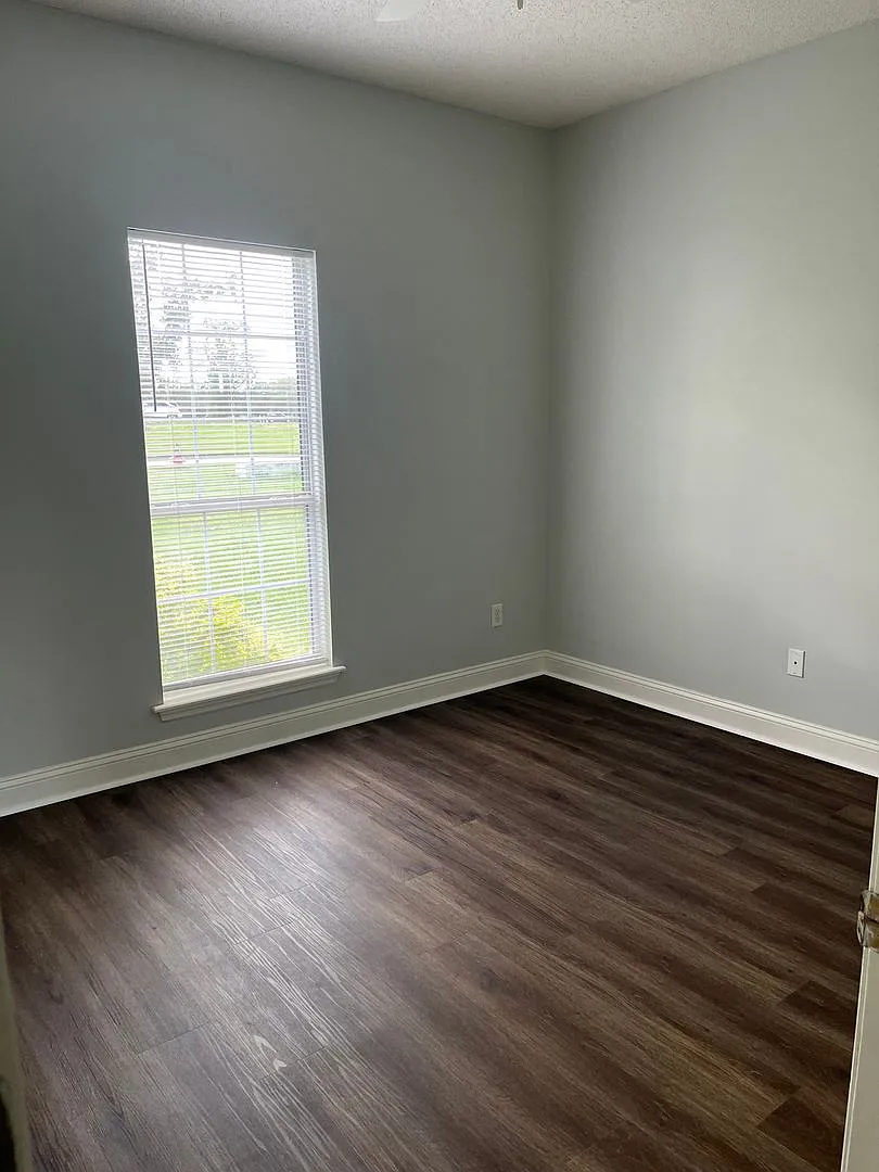 Mayfield Dr., 250 — Photo 3