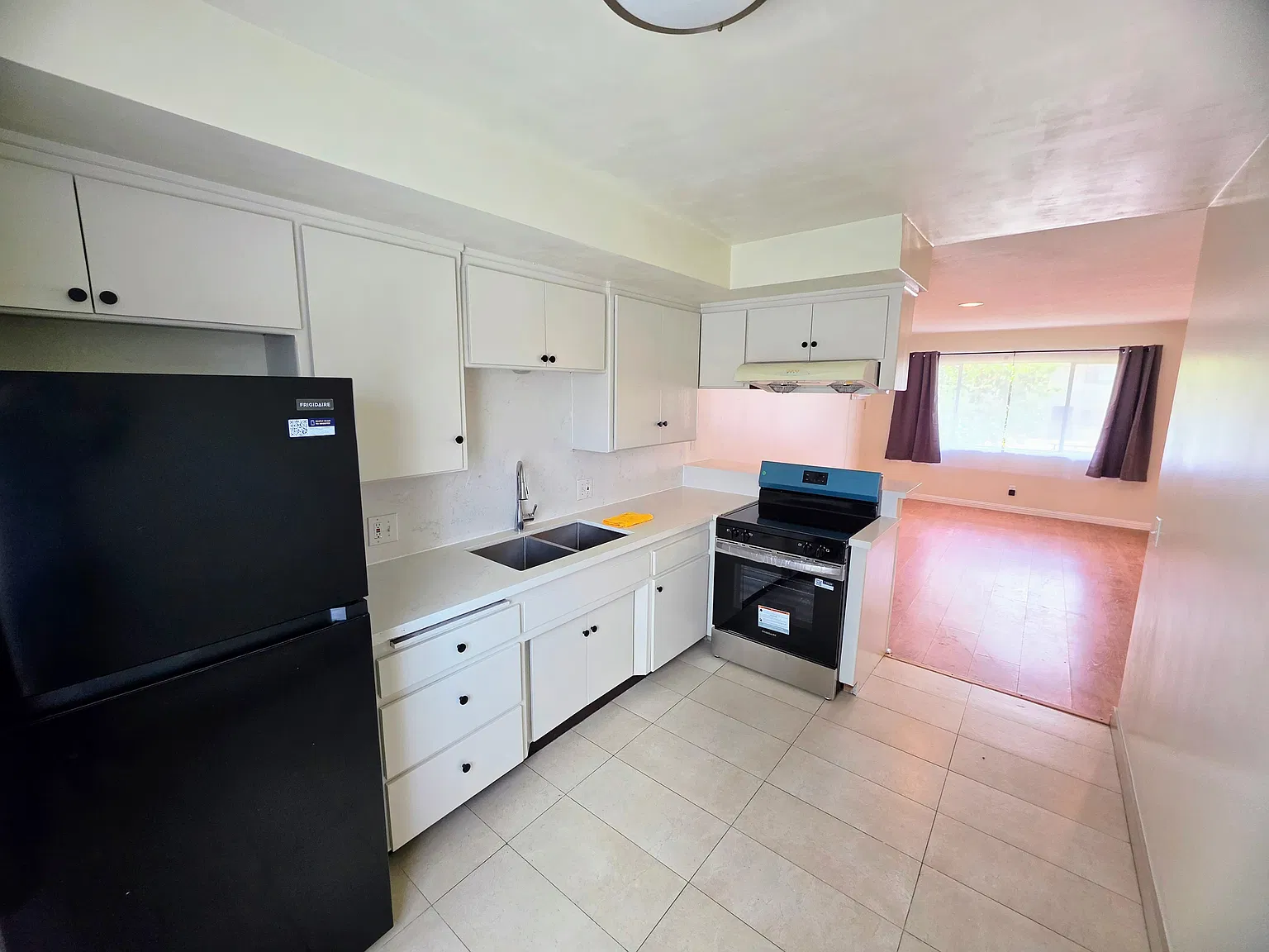 2 bed, 900 sqft, $2,400 — Photo 1