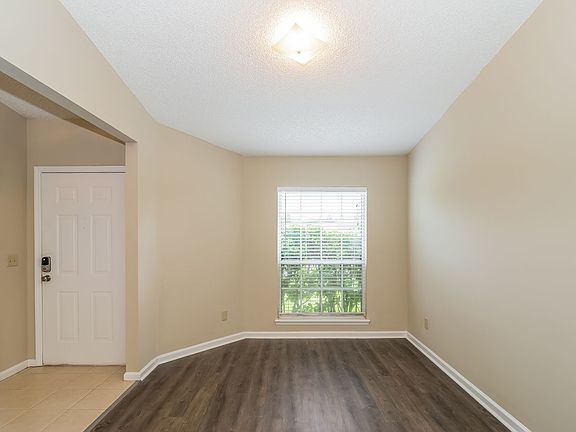 3rd image of 12963 Silver Springs Dr N