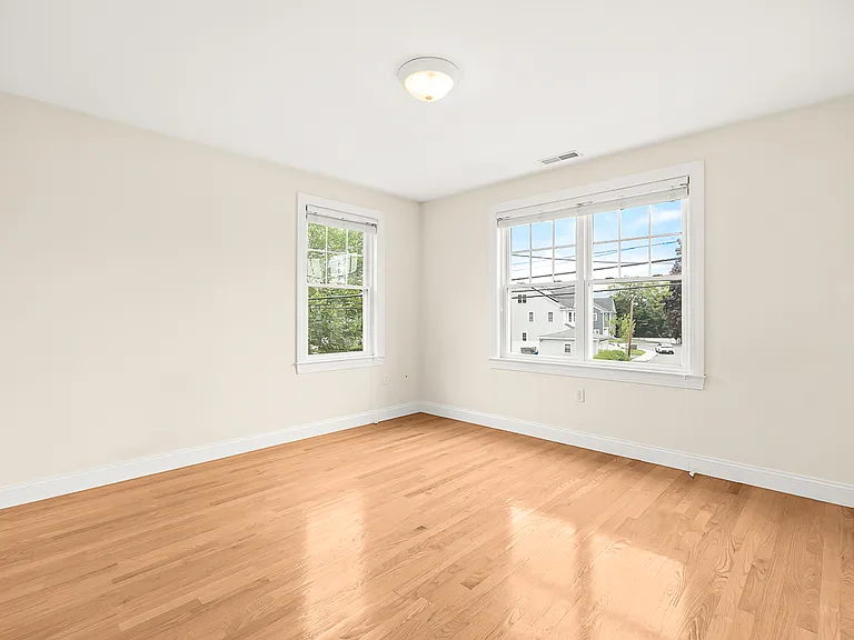 46 Loring Ave — Photo 26