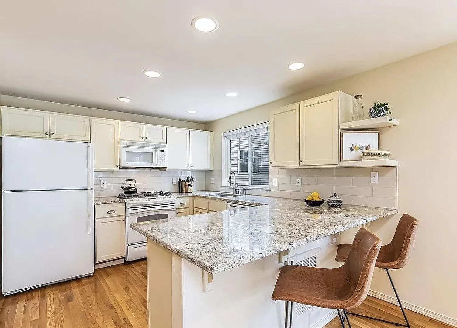 Nice 3 beds/ 2 baths Townhouse In Greenwood! — Photo 4