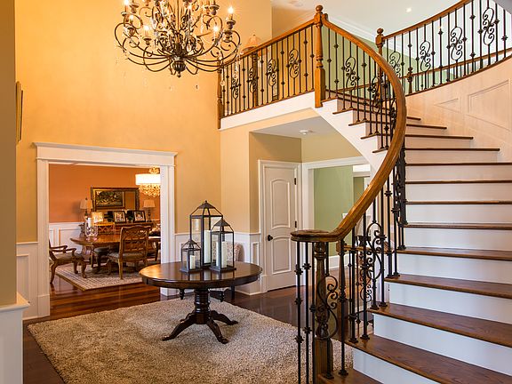 Sweeping and gracious 2 story entry