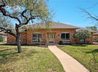 1917 Rockbrook Dr, Arlington, TX 76006