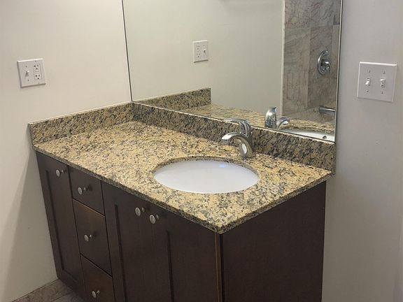 5th image of 3322 W Cortland St #2