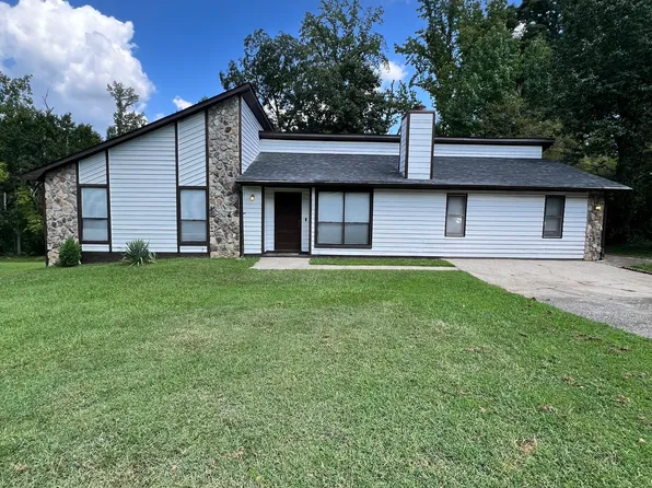 7029 Hania Dr, Fairburn, GA 30213